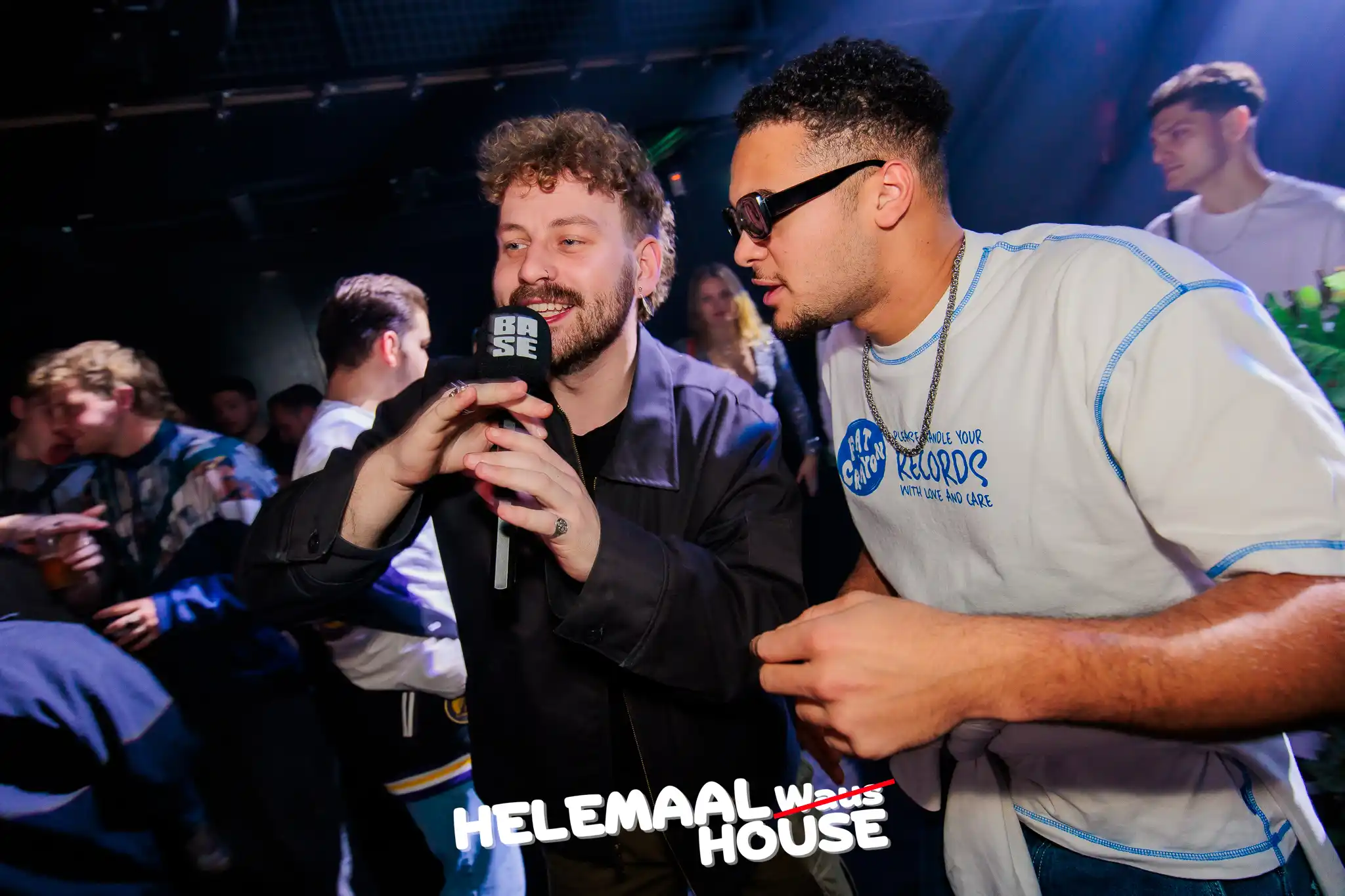 freestylen met een microfoon van base1300 in almere